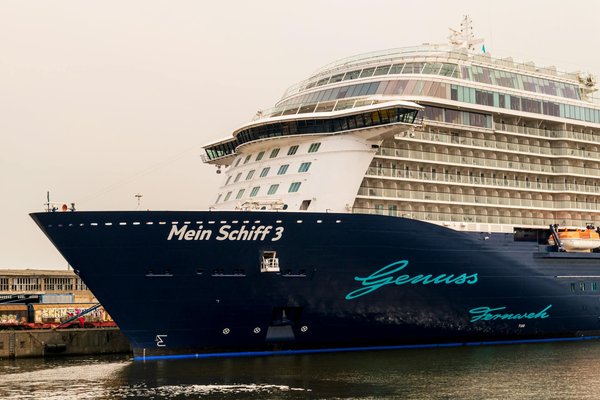 Immerse Yourself in Authentic British Baking: Join a Workshop in Charming Rural England!